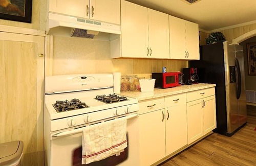 Kilgore House | Perfect for transitioning from old home to new home, traveling nurses, students.