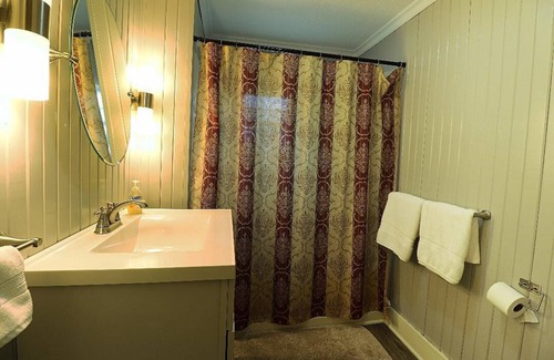 Kilgore House | Perfect for transitioning from old home to new home, traveling nurses, students.