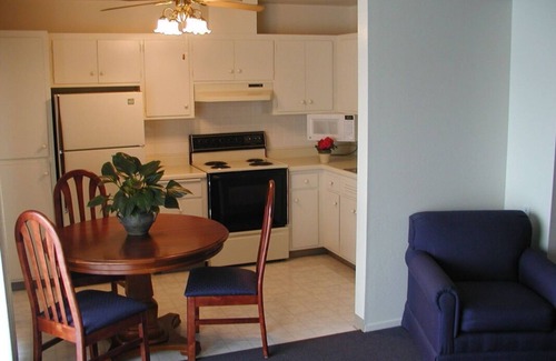 East End Apartment | Perfect Getaway! 2 Comfortable Unit, Free Parking, Close Oakland Coliseum