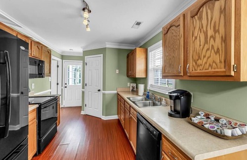 Kernersville House | Perfect Getaway, Close 2 Everything! Self Check-in