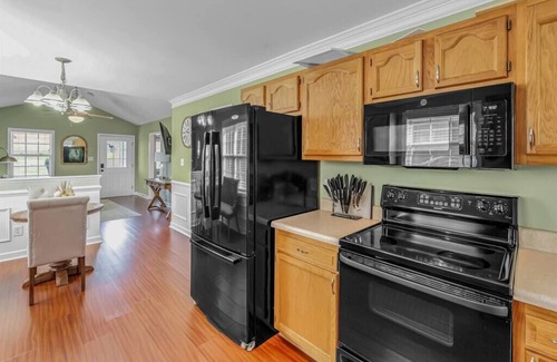 Kernersville House | Perfect Getaway, Close 2 Everything! Self Check-in
