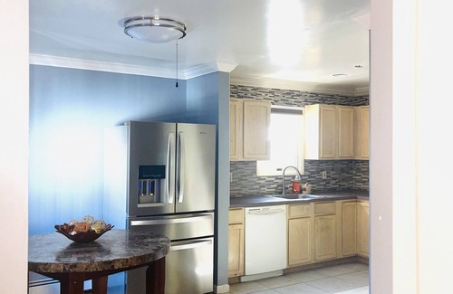 Lower Vailsburg Apartment | Perfect Getaway Home 30 minutes drive to Manhattan.