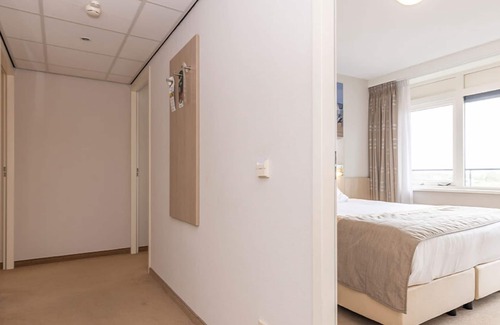 Kamperland Hotel | Perfect Getaway in Spacious Unit | Nearby Beach & Nature trails | Free Parking