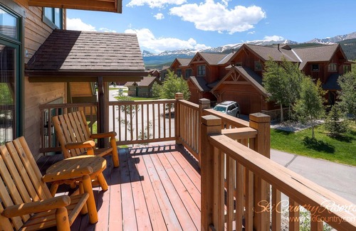 The Highlands House | Perfect Holiday Retreat! Enjoy VIEWS from the Private Hot Tub!