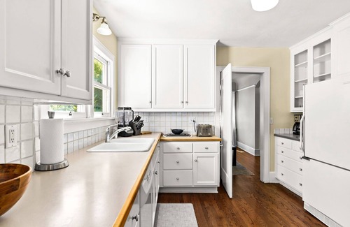 Amazon House | Perfect Home Base for University of Oregon Events or Visits!