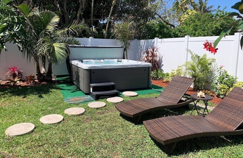Singer Island House | Perfect Island Retreat! - Steps to beach- Hot Tub!