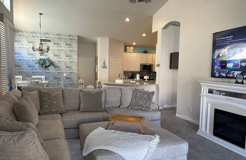 Arrowhead Shores House | Perfect Location! 2 miles from Peoria Sports Complex Spring training!