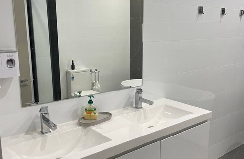 Glenelg North House | Perfect Location - close to beach and city