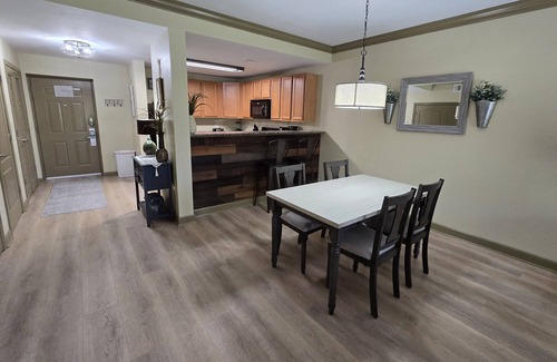 Pigeon Forge Condo | PERFECT LOCATION-close to Dollywood & all attractions! Right off the parkway.