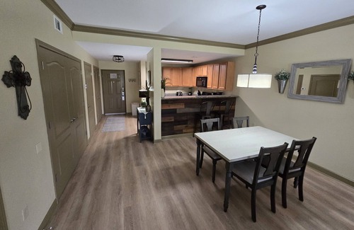 Pigeon Forge Condo | PERFECT LOCATION-close to Dollywood & all attractions! Right off the parkway.
