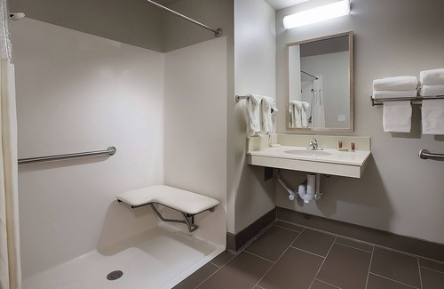 Pullman Hotel | Perfect Location for Vacation! Gorgeous Room w/Free Breakfast, Free Parking