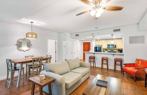 Baytowne Wharf Condo | PERFECT LOCATION! Renovated 1BR/2BA Bayside Covered Balcony