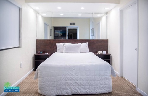 North Beach Hotel | Perfect Miami Vacation! 4 Modish Units Near to Beach & Convention Center! Pool