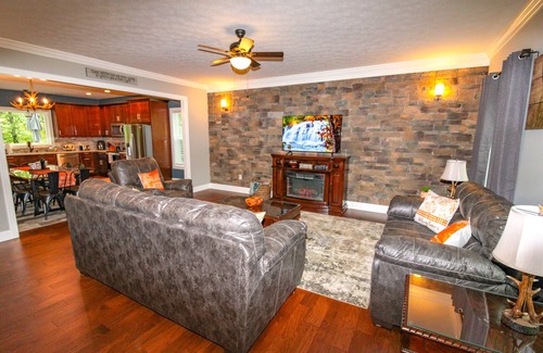 Massanutten House | Perfect Mountain Home, Hot Tub, Fire Pit, Pool Table, Massanutten Resort