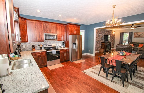 Massanutten House | Perfect Mountain Home, Hot Tub, Fire Pit, Pool Table, Massanutten Resort