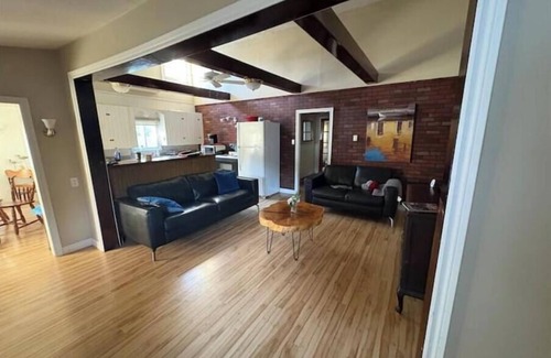 Pointe-du-Chene Cottage | Perfect Parlee Cottage Three Bedrooms Minutes Walk To The Beach Mini Split