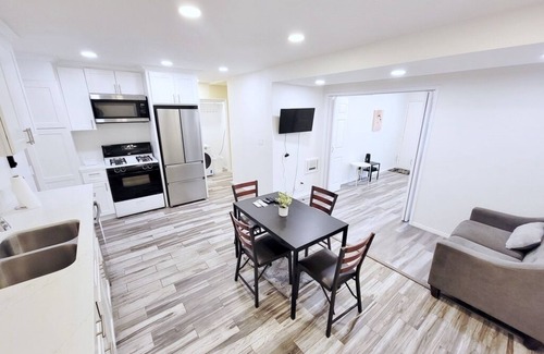 Valley Glen House | Perfect Private Getaway Near North Hollywood!