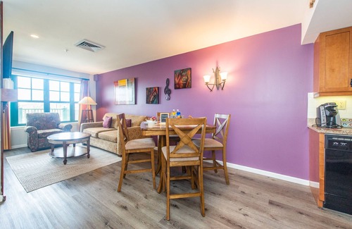 Vernon Condo | PERFECT RETREAT! Upgraded 1 bd condo; ski/hike/heated pool/hot tub, wineries!