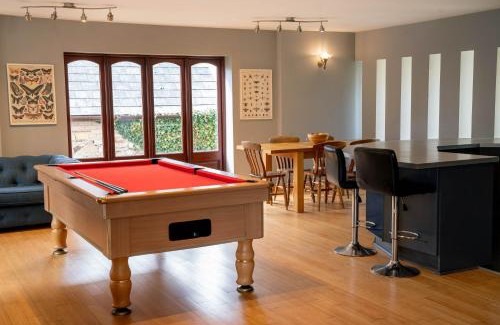 Whitchurch House | Perfect Retreat With Parking Garden & Great Views