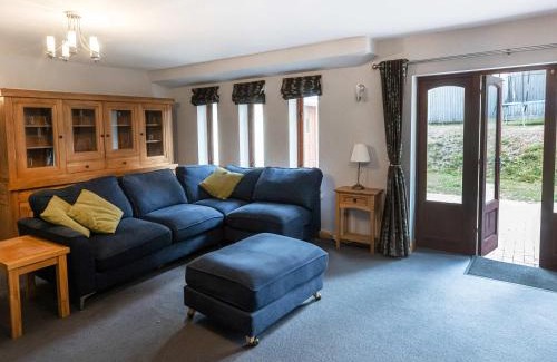 Whitchurch House | Perfect Retreat With Parking Garden & Great Views