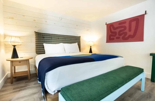 Stowe Area Hotel | Perfect Room for Couples w/Outdoor Access + Romantic Stowe Backdrop