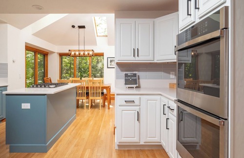 Grantham House | Perfect ski getaway Mountain retreat, sleeps 11; 4 bed, 3 ba; Free EV charger