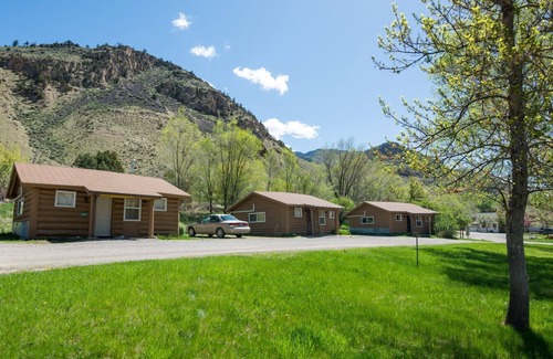 Gardiner Cabin | Perfect Spot! Complimentary Parking, At Yellowstone's North Entrance