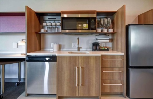 Jekyll Island Hotel | Perfect Spot for Unwinding! Outdoor Pool, Pet-Friendly Property, Free Breakfast!