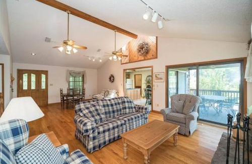 Bonne Terre House | PERFECt STRESS RELIEVER & SURROUNDED BY NATURE