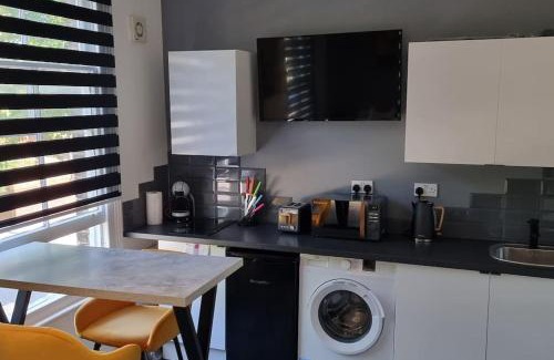 Hillrise Apartment | Perfect Studio Stay - Close to Underground