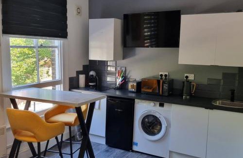 Hillrise Apartment | Perfect Studio Stay - Close to Underground