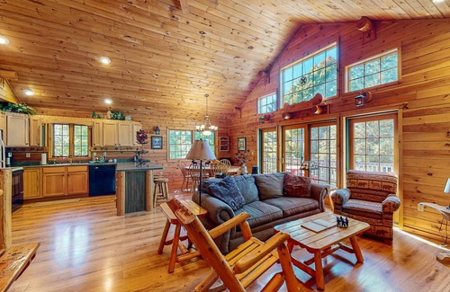 Empire House | Perfect 'up north' home near Sleeping Bear Dunes & Lake Michigan, deck, W/D
