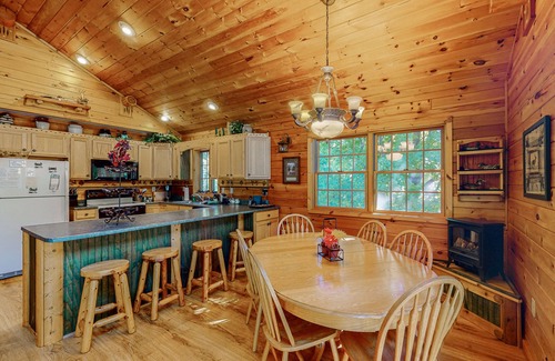 Empire House | Perfect 'up north' home near Sleeping Bear Dunes & Lake Michigan, deck, W/D