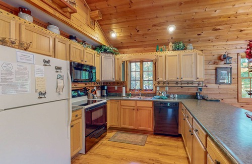 Empire House | Perfect 'up north' home near Sleeping Bear Dunes & Lake Michigan, deck, W/D