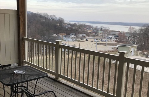 Grafton Condo | Perfect Weekend Getaway! Condo With Great River Views! Pool!