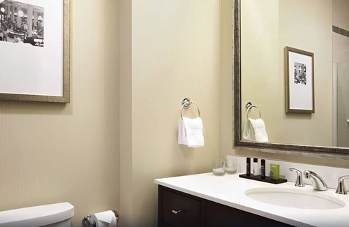 Downtown St. Louis House | Perfectly Appointed Suite for Groups! Free Wi-Fi!