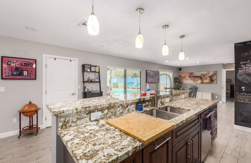 Roadrunner Estates East Hotel | Perfectly centrally located with all the amenities imaginable.