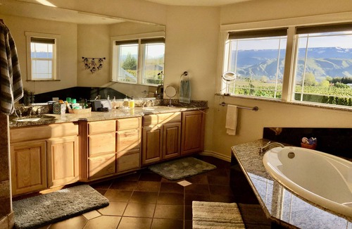 East Wenatchee House | Perfectly located and very spacious new listing!