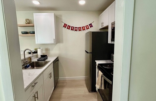 Clemson Condo | Perfectly located, newly renovated, charming 3 bedroom condo - 1 mi from campus