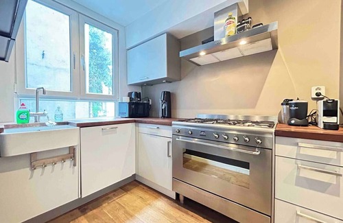 Van Lennepbuurt Apartment | Perfectly situated in the fashionable district of Oud-West, Amsterdam
