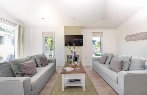 Lifton House | Periwinkle Lodge, 3 Roadford Lake Lodges