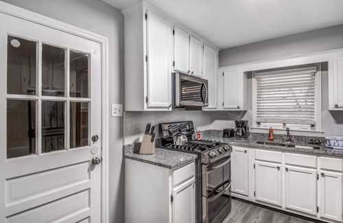 Memphis House | Perkins Paradise