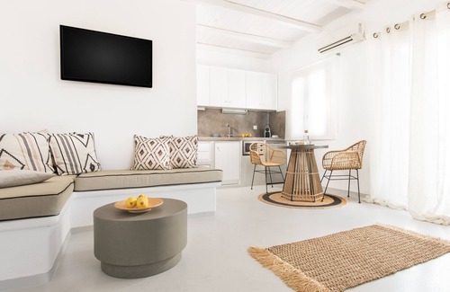 Apollonia House | Perla Suites - Delmar Collection