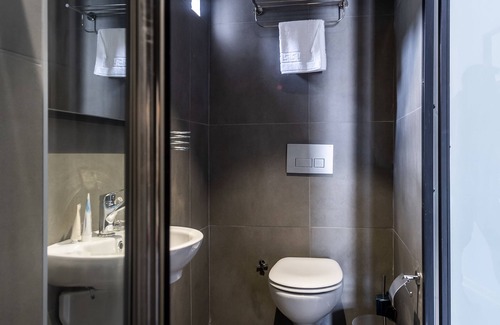 Tophane House | Pesa Suites