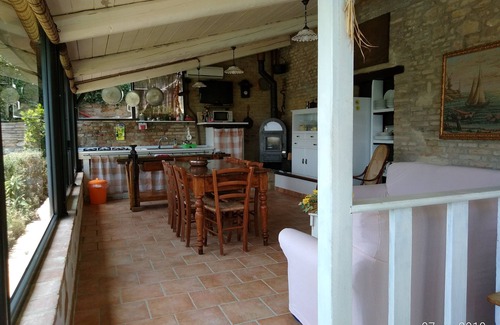 Monteciccardo Villa | PesaroUrbino farmhouse villa with saltwater pool sea view. T. Vendrosella