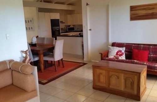 Brisbane Waterfront House | Pet and Family Friendly Peaceful Island W'front home, crabbing, kayaking, bikes