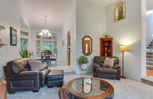 Bonney Lake House | Pet and Family Friendly Bonney Lake Home Game Room