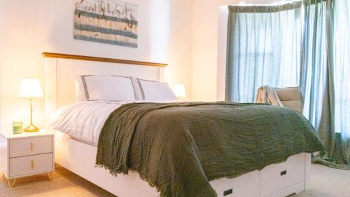 Encounter Bay House | Pet & Family Friendly 3BR Coastal Escape Near Boat Ramp - Diyamba!