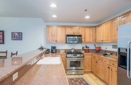 Mountain Village Condo | Pet-Friendly 1-Bedroom Condo With Pool, Hot Tubs
