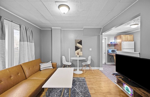 Detroit - Shoreway Apartment | Pet Friendly 1BR in Ohio City